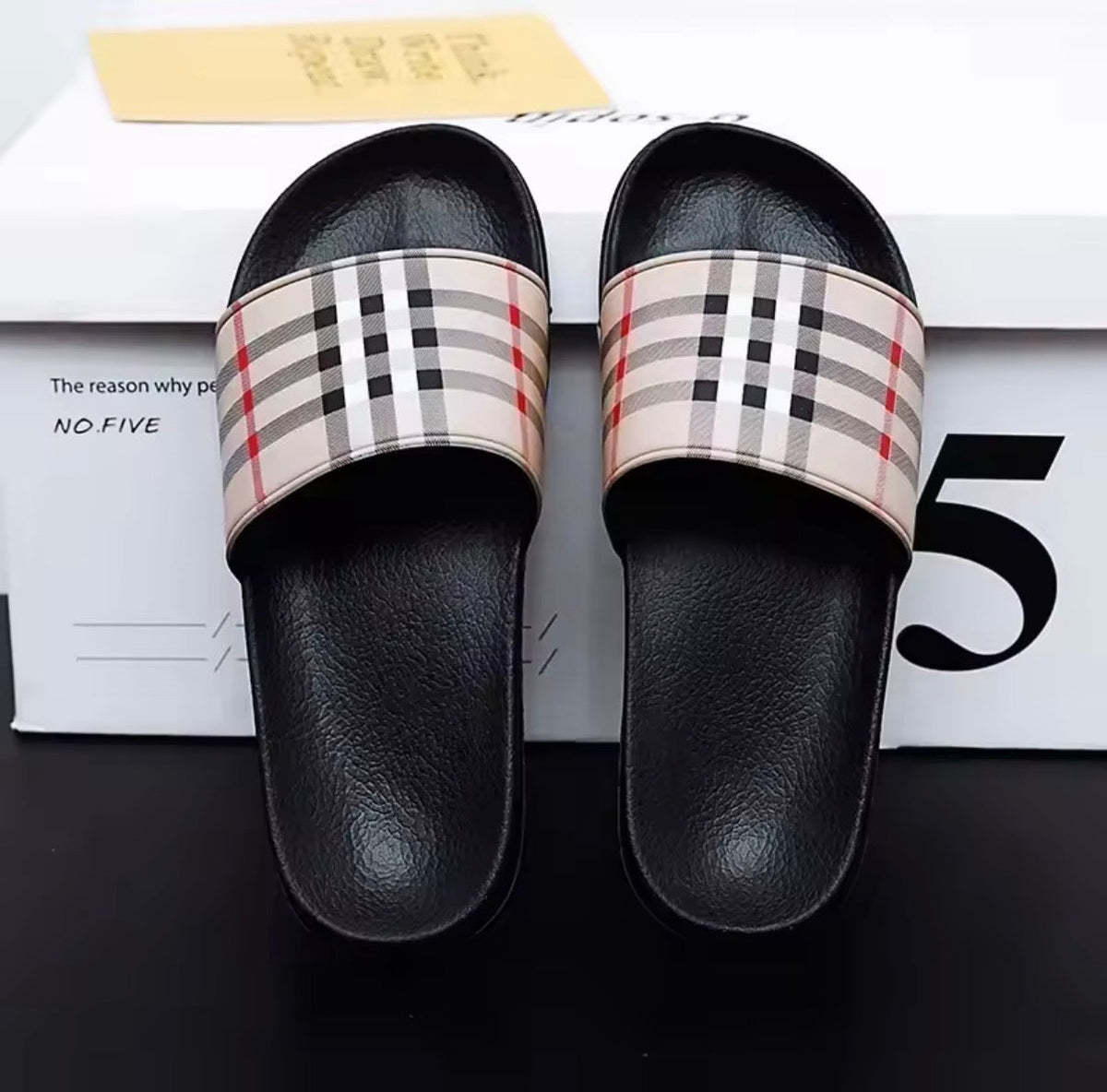 Men’s Lightweight Beach Sandals (Breathable Quick-Dry Slides)