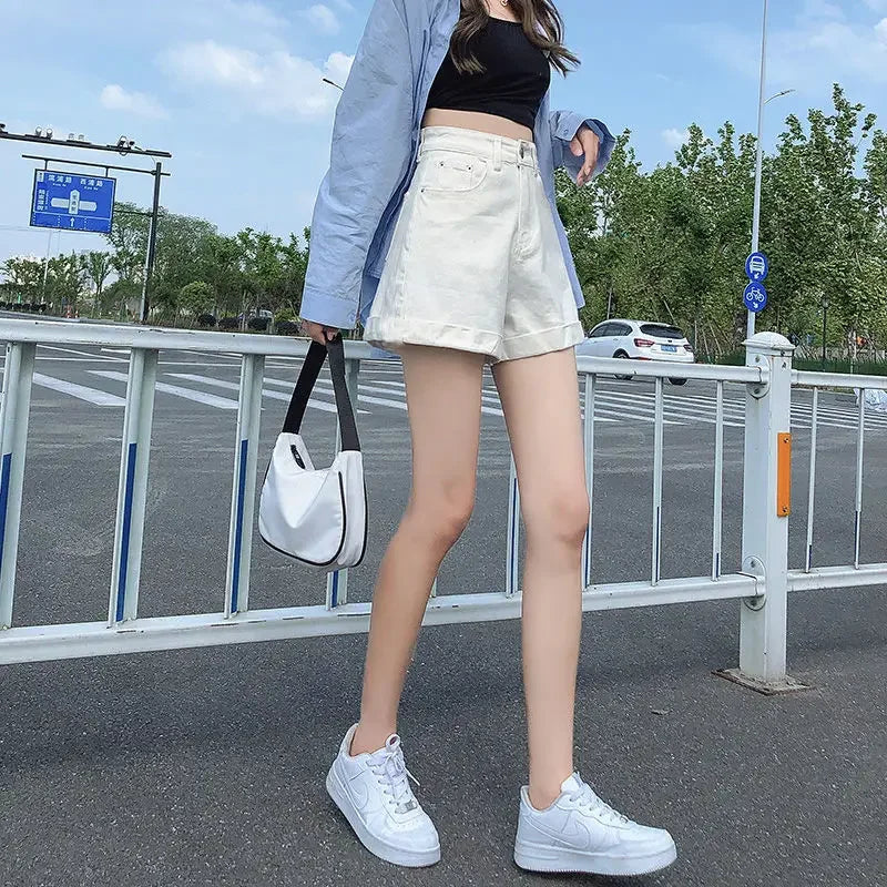 Women's Denim Shorts With Waist Pocket Design