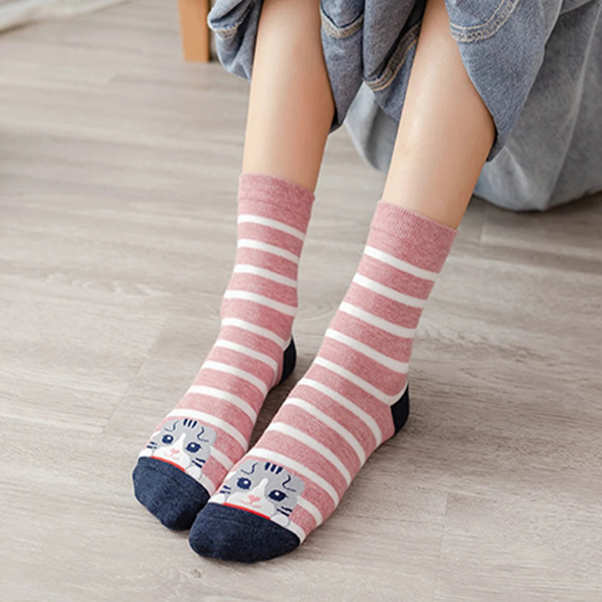 5 Pairs of Women's Crew Socks, Cat Patterns