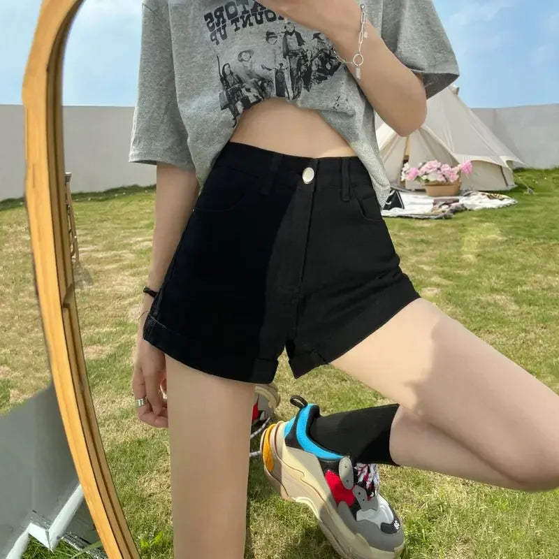 Women's Denim Shorts With Waist Pocket Design